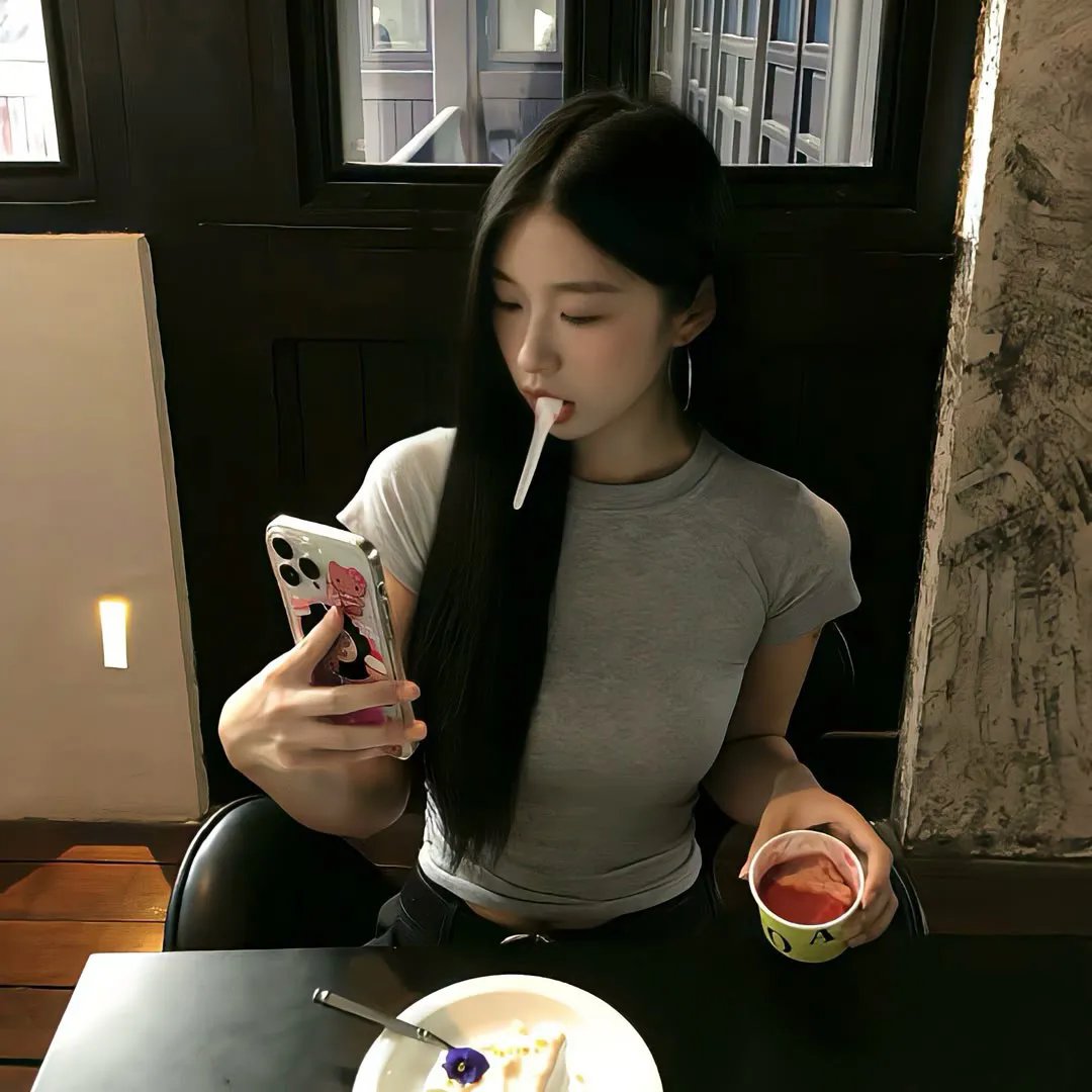 公寓里的两个女人